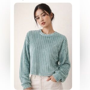 IRIS Green Plush Wide Ribbed Faux Fur Long Sleeve Cropped Sweater M NWOT